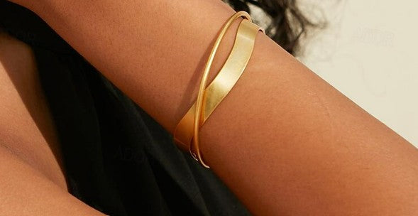 Children's, Teens' and Mothers' Bangles: Surgical Steel, Gold IP, Bangle with Gift Box