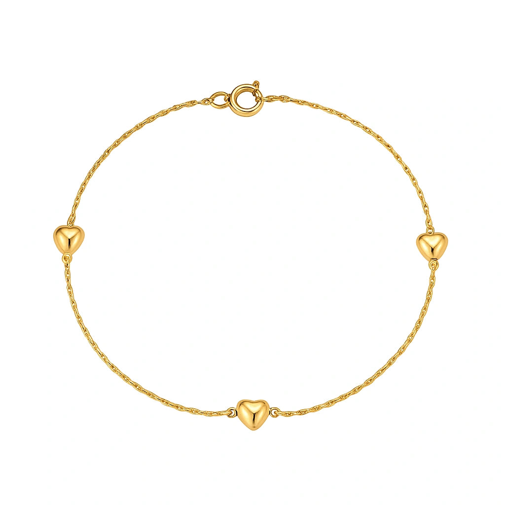Children's anklet in gold plated metal featuring tiny gold hearts, perfect for kids' everyday wear and special occasions.