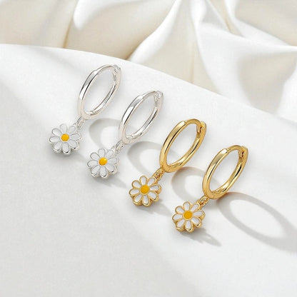 Daisy charm hoop earrings in 925 sterling silver and gold, designed for girls age 5+, showcasing cheerful floral charms.